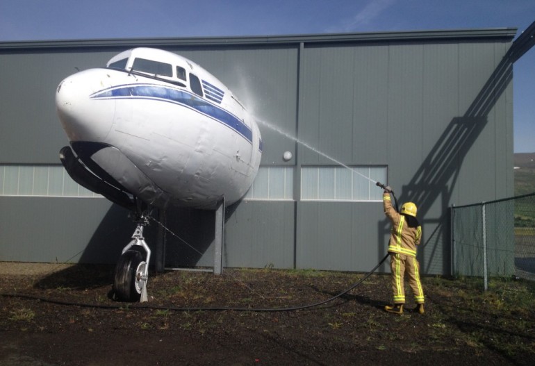 TF-IUB Douglas DC-6A Liftmaster 